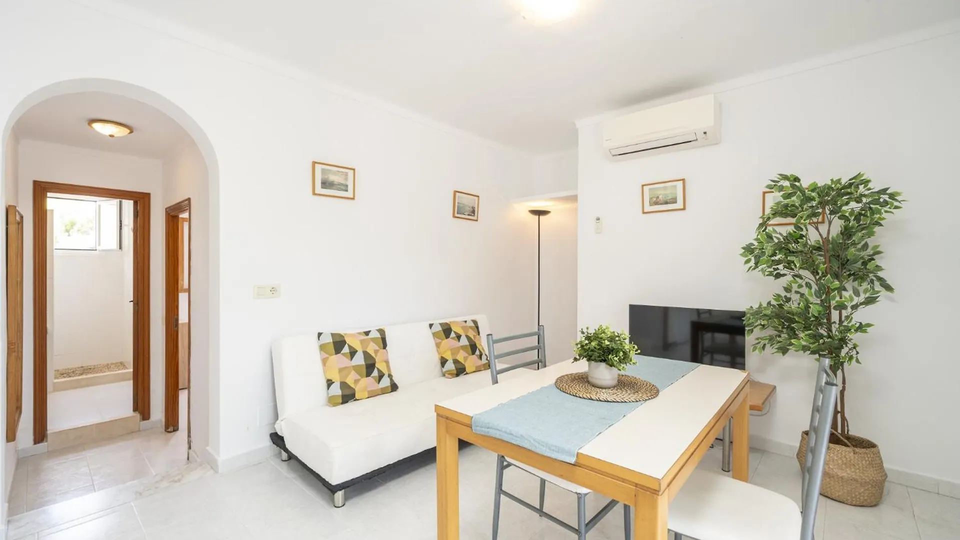 Apartamentos Mhm Cala Ratjada  Espanha